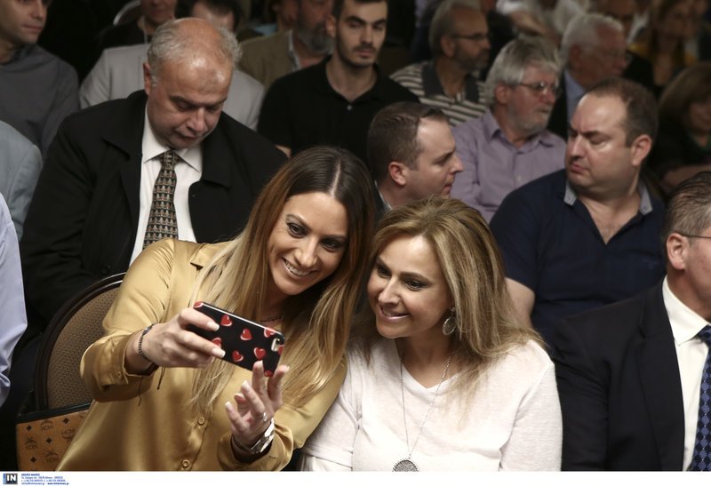 Σέλφις και χαμόγελα στην εκδήλωση της Ενωσης Κεντρώων -Φωτογραφίες: Intimenews/ΤΖΑΜΑΡΟΣ ΠΑΝΑΓΙΩΤΗΣ