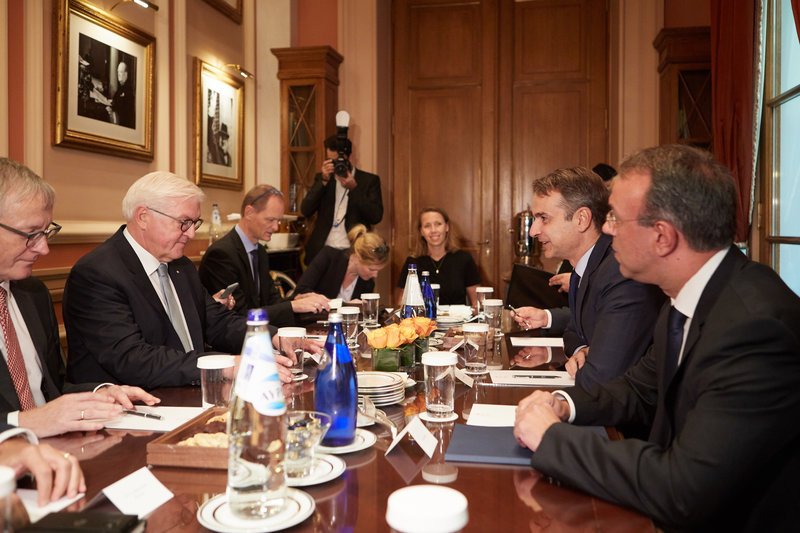 Μητσοτάκης σε Σταϊνμάγερ: Μην αφήσετε να περικοπούν οι συντάξεις των Ελλήνων | iefimerida.gr 2