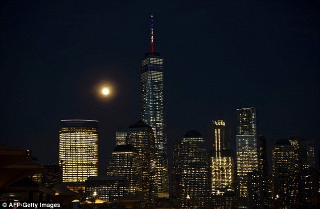 Η γκάφα της Νέας Υόρκης -Φώτισε το One World Trade με τα χρώματα της γαλλικής σημαίας [εικόνες] | iefimerida.gr 0