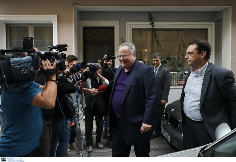 Ο Ν. Κοτζιάς προσερχόμενος στην έκτακτη συνεδρίαση της Πολιτικής Γραμματείας της πολιτικής κίνησης «ΠΡΑΤΤΩ» της οποίας είναι επικεφαλής.