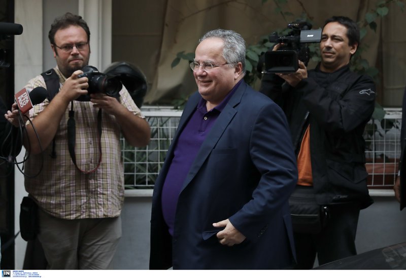 «Κάναμε μια συμφωνία με την πρώην Γιουγκοσλαβική Δημοκρατία της Μακεδονίας και εγώ έγινα πρώην υπουργός» είπε ο Ν. Κοτζιάς στους δημοσιογράφους