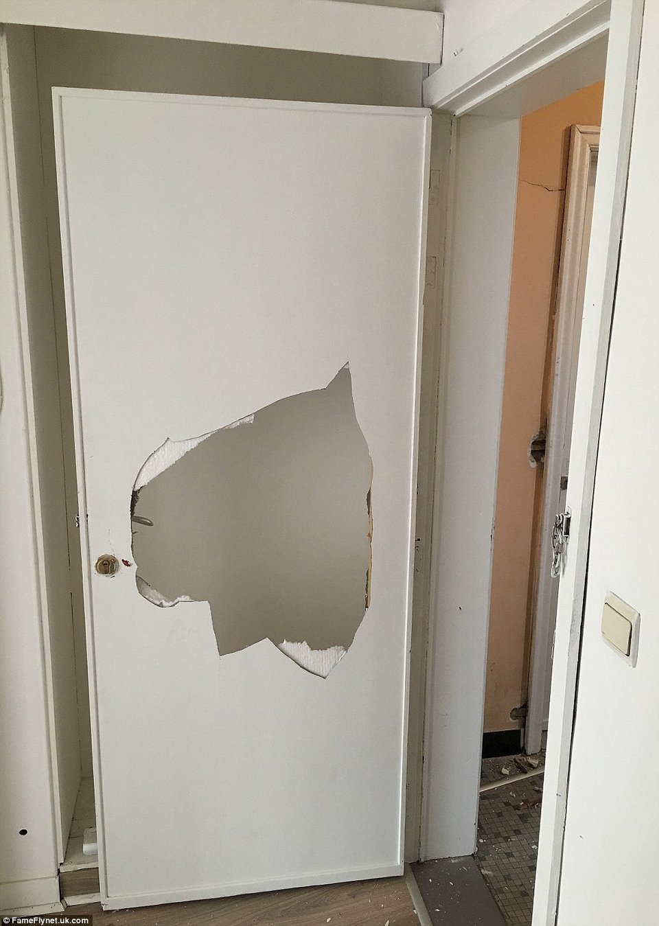 Αυτό είναι το διαμέρισμα των μακελάρηδων των Βρυξελλών [εικόνες & βίντεο] | iefimerida.gr 0