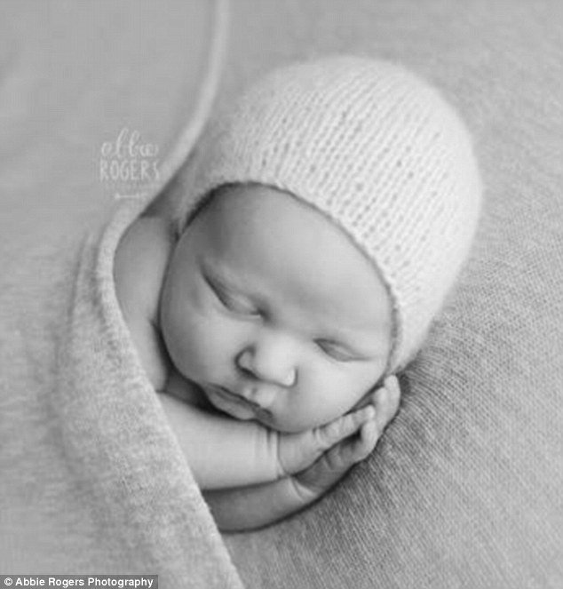 Η φωτογραφία που έγινε viral -Ζευγάρι φωτογραφίζεται με το νεογέννητο μωρό του και εκείνο... ουρεί! [εικόνες] | iefimerida.gr 2