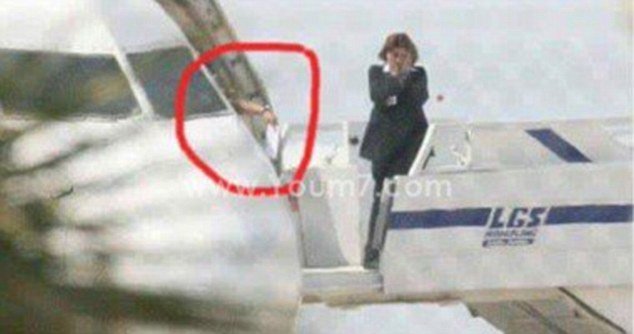 Η στιγμή που ο αεροπειρατής πετά έξω από το αεροπλάνο την 4σέλιδη ερωτική επιστολή [εικόνες] | iefimerida.gr 1