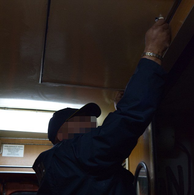 Daily Mail: Κυνηγώντας πρόσφυγες με τις σκοπιανές αρχές -Περιπολία με τους σκληρότερους του κόσμου [εικόνες] | iefimerida.gr 7