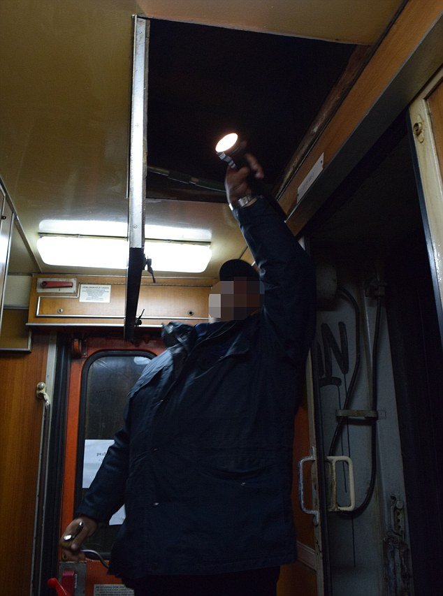 Daily Mail: Κυνηγώντας πρόσφυγες με τις σκοπιανές αρχές -Περιπολία με τους σκληρότερους του κόσμου [εικόνες] | iefimerida.gr 5