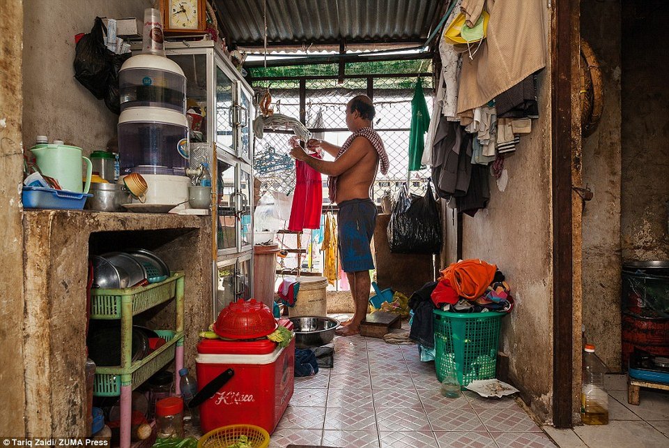 Το παλάτι των φτωχών στην Καμπότζη -Το κτίριο ορόσημο που μαράζωσε [εικόνες] | iefimerida.gr 2