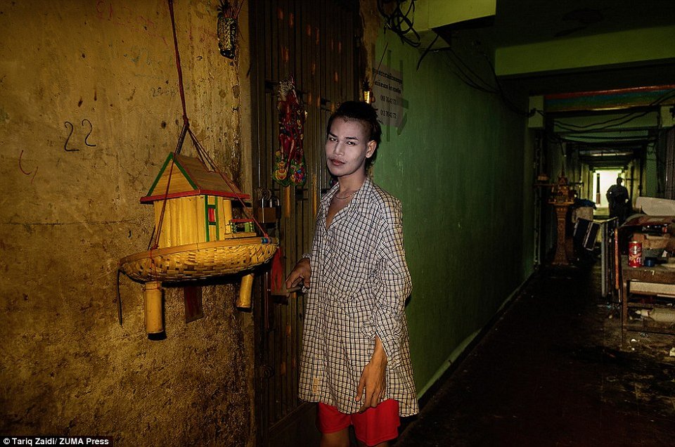 Το παλάτι των φτωχών στην Καμπότζη -Το κτίριο ορόσημο που μαράζωσε [εικόνες] | iefimerida.gr 6