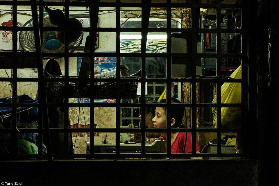 Το παλάτι των φτωχών στην Καμπότζη -Το κτίριο ορόσημο που μαράζωσε [εικόνες] | iefimerida.gr 4