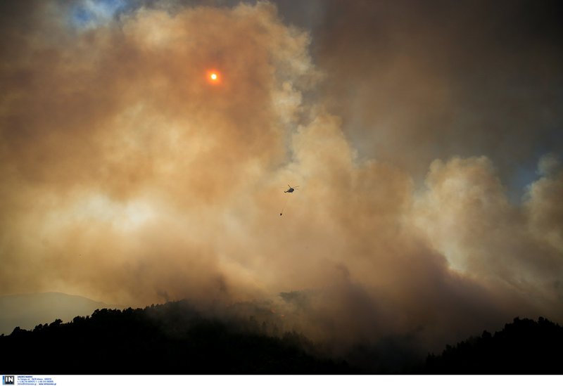 Νύχτα τρόμου στη Χαλκιδική: Φοβούνται νέο Μάτι οι κάτοικοι -Εκκενώνουν οικισμούς [εικόνες & βίντεο] | iefimerida.gr 0