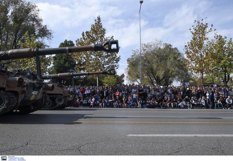 Η στρατιωτική παρέλαση στη Θεσσαλονίκη-Το μήνυμα του πιλότου του F16 [εικόνες & βίντεο] | iefimerida.gr 9
