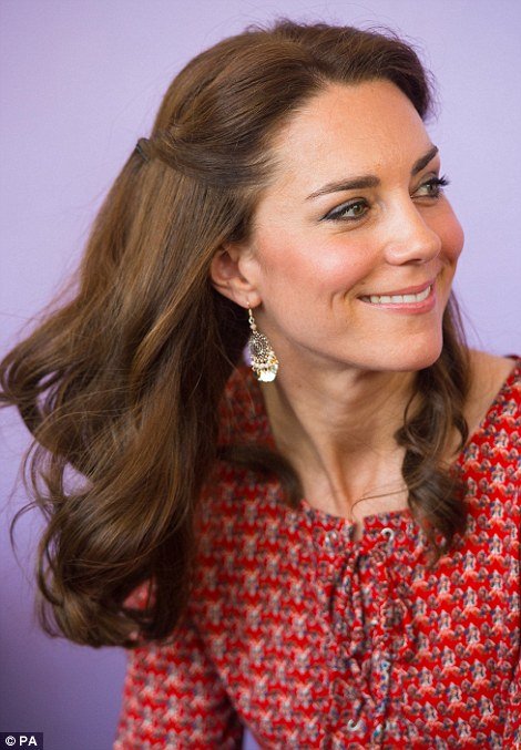 Η Μίντλετον έβγαλε για λίγο τα χλιδάτα φορέματα και έβαλε ένα των 50 λιρών [εικόνες] | iefimerida.gr 2