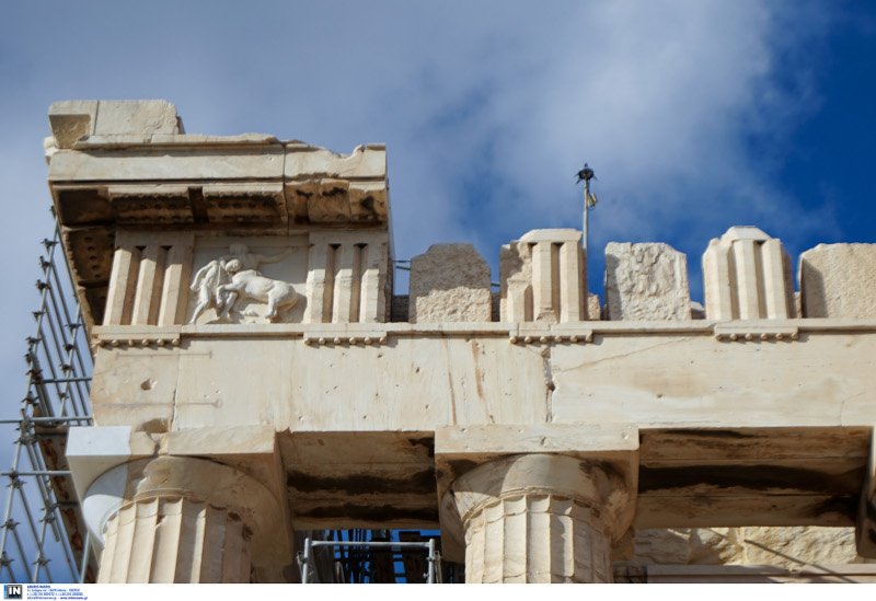 Τα Προπύλαια, ο ναός της Αθηνάς Νίκης, το Ερέχθειο αποκαλύπτονται στους επισκέπτες