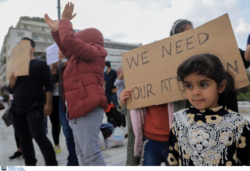 Καθιστική διαμαρτυρία Ιρανών προσφύγων στην πλατεία Συντάγματος [εικόνες] | iefimerida.gr 5