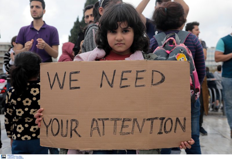 Καθιστική διαμαρτυρία Ιρανών προσφύγων στην πλατεία Συντάγματος [εικόνες] | iefimerida.gr 4