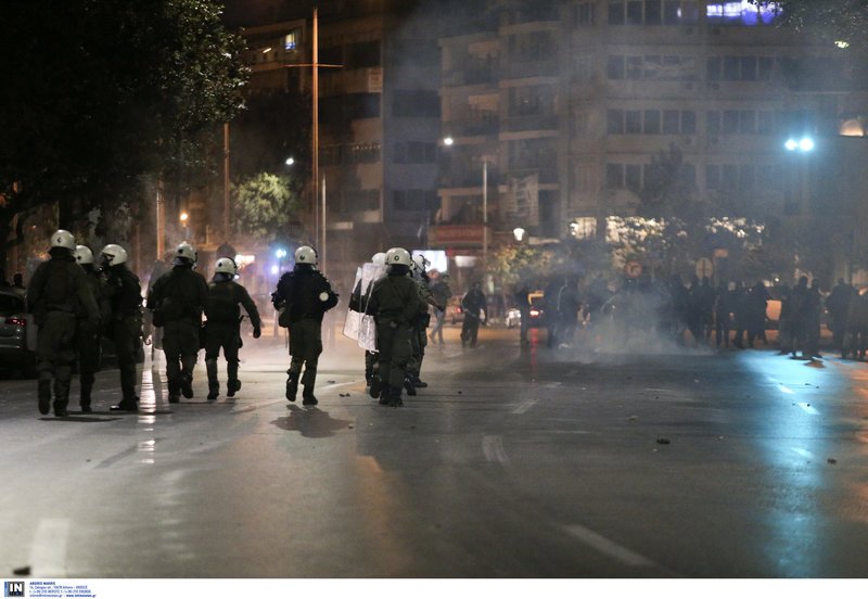 Τα ΜΑΤ έκαναν χρήση χημικών και κρότου λάμψης