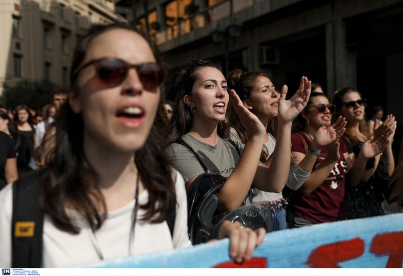 Πορεία φοιτητών στο κέντρο της Αθήνας -Με καπνογόνα και τύμπανα [εικόνες] | iefimerida.gr 4