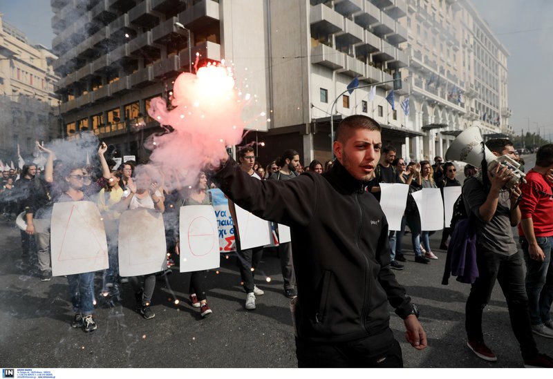 Πορεία φοιτητών στο κέντρο της Αθήνας -Με καπνογόνα και τύμπανα [εικόνες] | iefimerida.gr 5