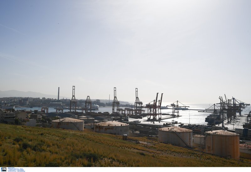 Αναφέρουν πως βρίσκονται ένα βήμα από τις αυλές των σπιτιών τους.