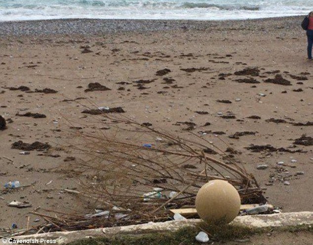 Απογοητευμένο ζευγάρι Βρετανών με τη Ρόδο -Εκλεισαν πολυτελές ξενοδοχείο και τους πήγαν σε εργοτάξιο [εικόνες] | iefimerida.gr 5