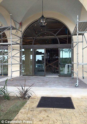 Απογοητευμένο ζευγάρι Βρετανών με τη Ρόδο -Εκλεισαν πολυτελές ξενοδοχείο και τους πήγαν σε εργοτάξιο [εικόνες] | iefimerida.gr 7