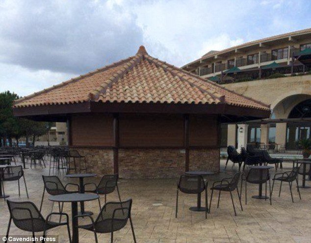 Απογοητευμένο ζευγάρι Βρετανών με τη Ρόδο -Εκλεισαν πολυτελές ξενοδοχείο και τους πήγαν σε εργοτάξιο [εικόνες] | iefimerida.gr 8