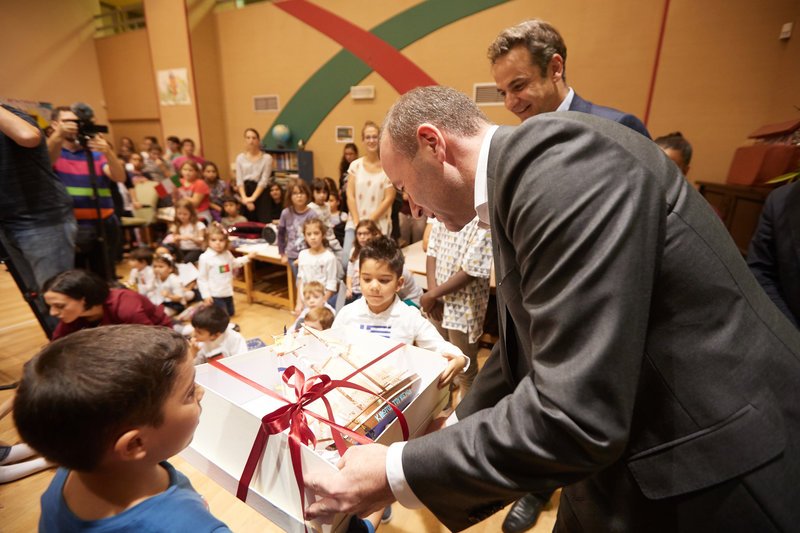 Μητσοτάκης-Βέμπερ μαζί στην Κιβωτό του Κόσμου -Τα συγκινητικά δώρα, η υποδοχή του πατέρα Αντώνιου [εικόνες] | iefimerida.gr 9