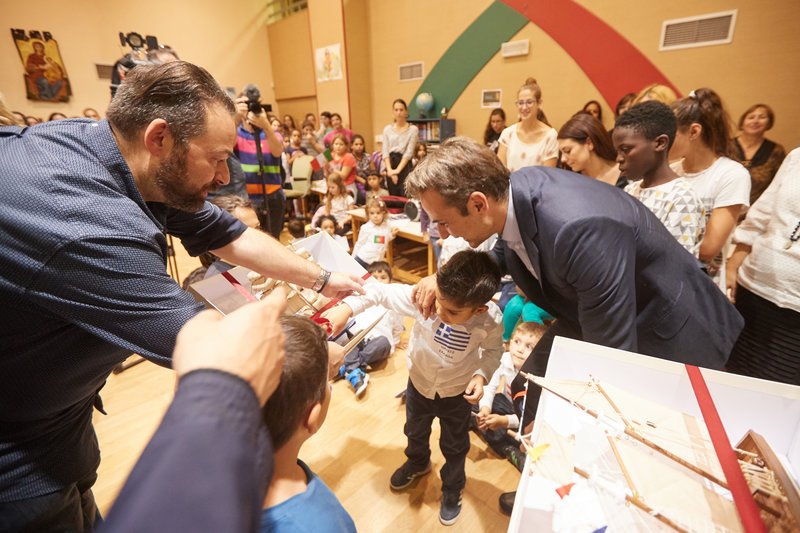 Μητσοτάκης-Βέμπερ μαζί στην Κιβωτό του Κόσμου -Τα συγκινητικά δώρα, η υποδοχή του πατέρα Αντώνιου [εικόνες] | iefimerida.gr 8