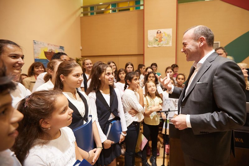 Μητσοτάκης-Βέμπερ μαζί στην Κιβωτό του Κόσμου -Τα συγκινητικά δώρα, η υποδοχή του πατέρα Αντώνιου [εικόνες] | iefimerida.gr 6