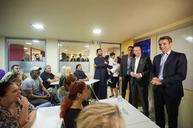 Μητσοτάκης-Βέμπερ μαζί στην Κιβωτό του Κόσμου -Τα συγκινητικά δώρα, η υποδοχή του πατέρα Αντώνιου [εικόνες] | iefimerida.gr 4