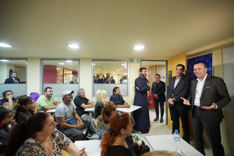 Μητσοτάκης-Βέμπερ μαζί στην Κιβωτό του Κόσμου -Τα συγκινητικά δώρα, η υποδοχή του πατέρα Αντώνιου [εικόνες] | iefimerida.gr 1