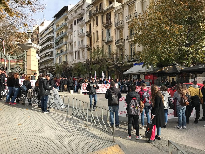 Θεσσαλονίκη: Συγκέντρωση διαμαρτυρίας φοιτητών έξω από το ΥΜΑΘ [εικόνες&βίντεο] | iefimerida.gr 2