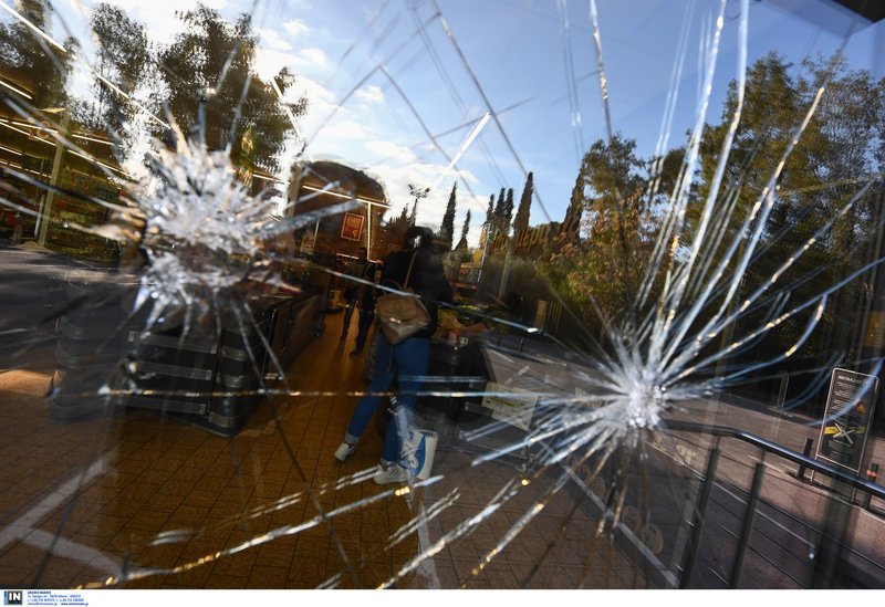 Eπίθεση σε σούπερ μάρκετ στη Νέα Φιλαδέλφεια -Επειδή άνοιξε Κυριακή [εικόνες] | iefimerida.gr 0