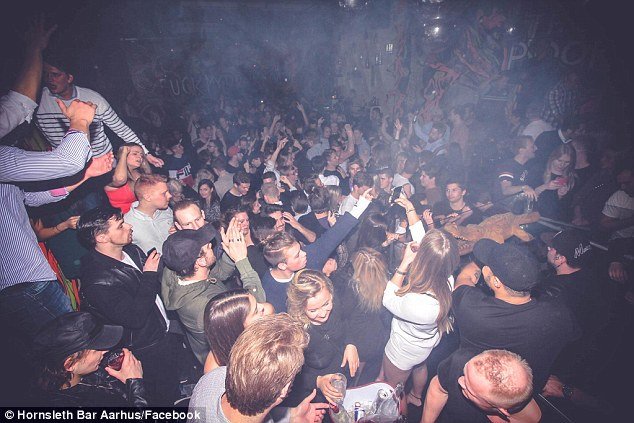 Μπαρ στη Δανία ψάχνει εργαζόμενο για να βλέπει πορνό - Αμοιβή 3.000 ευρώ [εικόνες] | iefimerida.gr 3