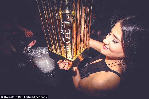 Μπαρ στη Δανία ψάχνει εργαζόμενο για να βλέπει πορνό - Αμοιβή 3.000 ευρώ [εικόνες] | iefimerida.gr 0