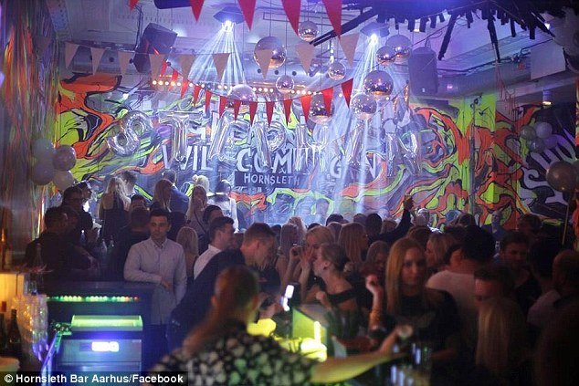 Μπαρ στη Δανία ψάχνει εργαζόμενο για να βλέπει πορνό - Αμοιβή 3.000 ευρώ [εικόνες] | iefimerida.gr 1