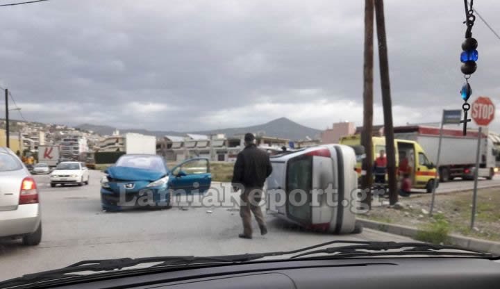 Καρέ-καρέ η επιχείρηση απεγκλωβισμού τραυματιών μετά από τροχαίο στη Λαμία [εικόνες] | iefimerida.gr 2