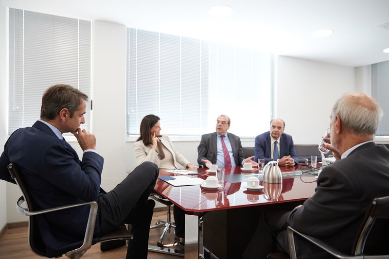 Πρόσθεσε δε πως η εικόνα αυτή αδικεί κατάφωρα το δημόσιο πανεπιστήμιο και θέτει και σε κίνδυνο, όχι μόνο την εύρυθμη λειτουργία του, αλλά και την προσωπική ασφάλεια των φοιτητών και των διδασκόντων.