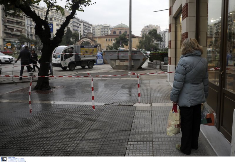 Θεσσαλονίκη: Κατέληξε ο εργάτης που έπεσε από την ταράτσα του «κόκκινου κτιρίου» [εικόνες] | iefimerida.gr 0