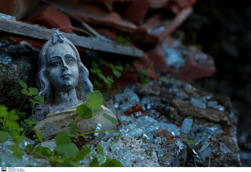 Λέσβος: Κατολίσθηση βράχων πάνω σε χωριό -Διέλυσαν σπίτια, καταπλάκωσαν στάνες [εικόνες] | iefimerida.gr 4