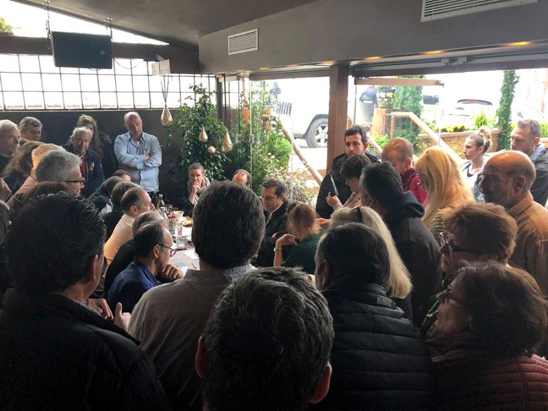 Συμμετείχε σε δίωρη σύσκεψη με εκπροσώπους των συντονιστικών επιτροπών των κατοίκων, με τους οποίους συζήτησε διεξοδικά όλα τα προβλήματα που αντιμετωπίζουν μετά τις πυρκαγιές