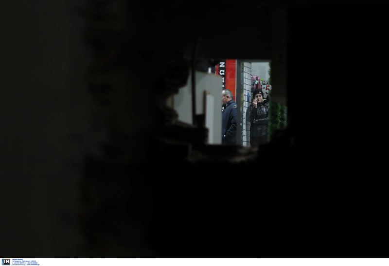 Εικόνες από το απίστευτο ριφιφί σε αθλητικά είδη, στην Αθήνα -Εσκαψαν τούνελ, έσπασαν τοίχους [εικόνες] | iefimerida.gr 12