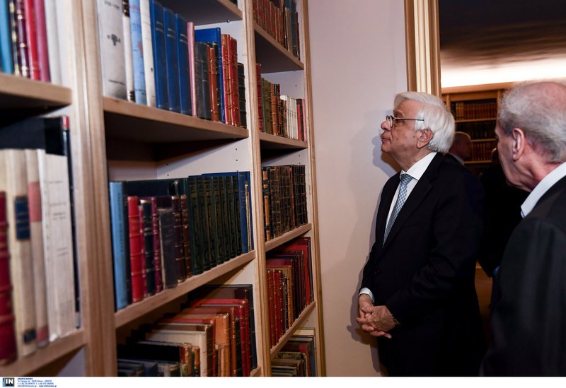 Ο Παυλόπουλος εγκαινίασε τη βιβλιοθήκη της ΕΣΗΕΑ -Προσβάσιμη σε όλους [εικόνες] | iefimerida.gr 6