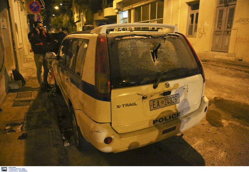 Επίθεση με πέτρες και μολότοφ στο σπίτι του Αλέκου Φλαμπουράρη στα Εξάρχεια -Φωτογραφία: Intimenews/ΚΑΠΑΝΤΑΗΣ ΔΗΜΗΤΡΗΣ