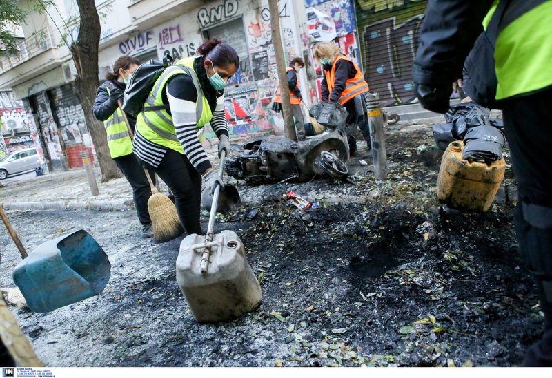 Αφησαν την Αθήνα στο έλεος κουκουλοφόρων -Εικόνες-σοκ στα Εξάρχεια | iefimerida.gr 18