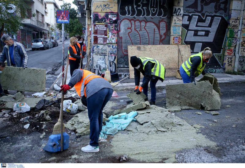 Αφησαν την Αθήνα στο έλεος κουκουλοφόρων -Εικόνες-σοκ στα Εξάρχεια | iefimerida.gr 23