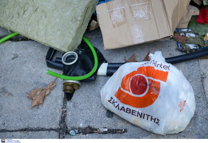Αφησαν την Αθήνα στο έλεος κουκουλοφόρων -Εικόνες-σοκ στα Εξάρχεια | iefimerida.gr 27