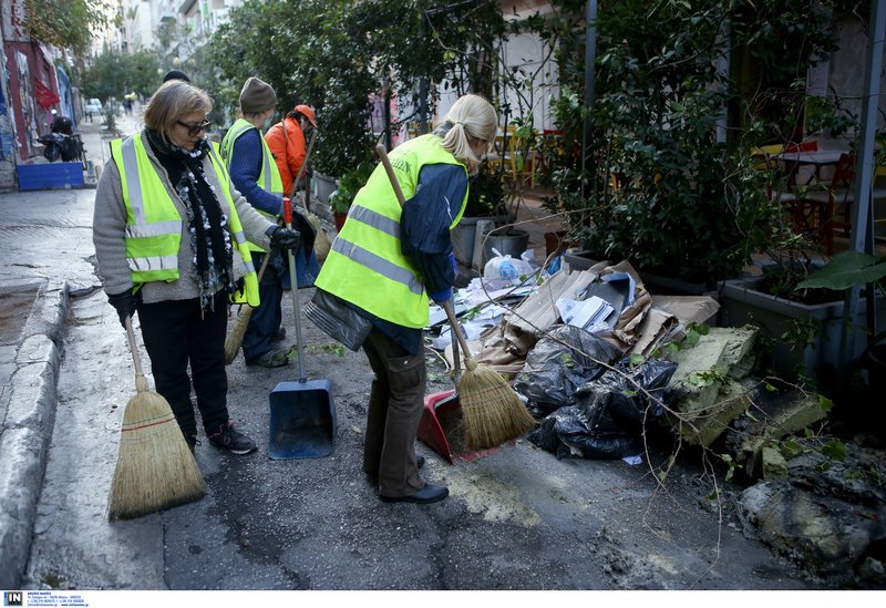 Αφησαν την Αθήνα στο έλεος κουκουλοφόρων -Εικόνες-σοκ στα Εξάρχεια | iefimerida.gr 29