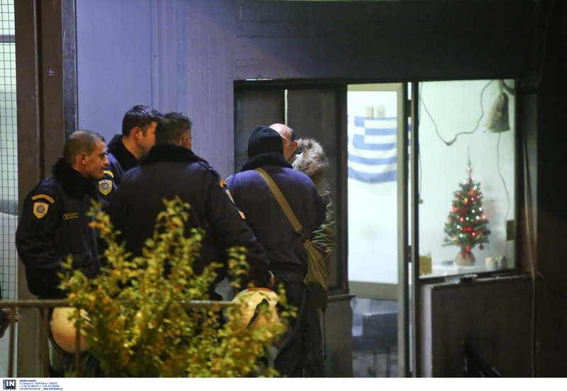 Καρέ-καρέ η καταδρομική επίθεση με μολότοφ στα ΜΑΤ -Συγκλονιστικές εικόνες & βίντεο | iefimerida.gr 7