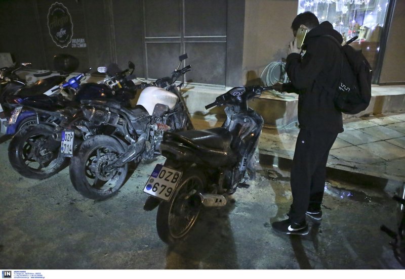 Καρέ-καρέ η καταδρομική επίθεση με μολότοφ στα ΜΑΤ -Συγκλονιστικές εικόνες & βίντεο | iefimerida.gr 2